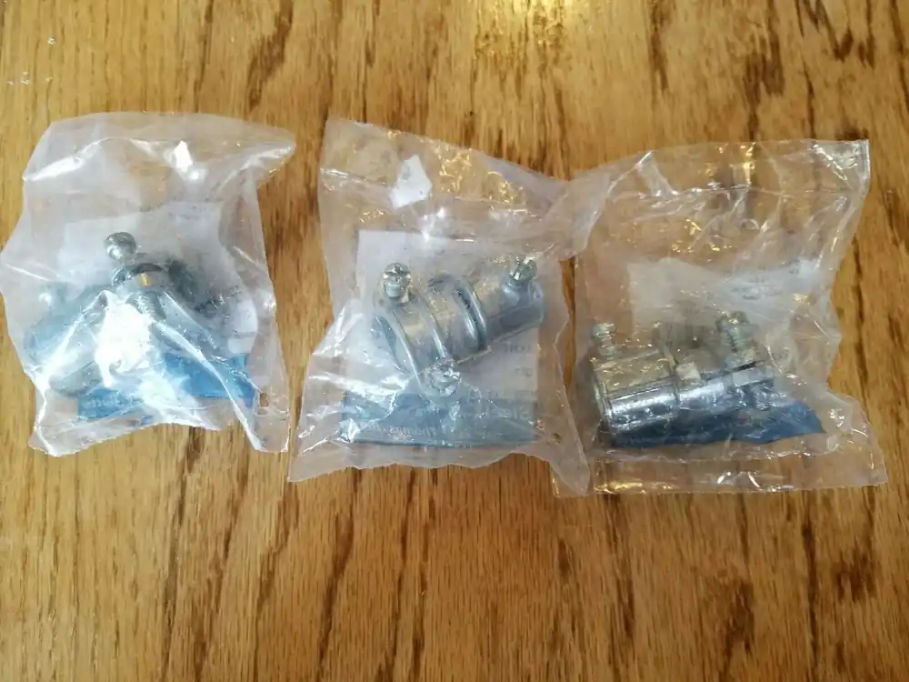 THOMAS AND BETTS TX211 Combination Coupling 1/2 in Die Cast Zinc